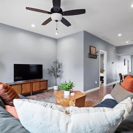 Hot Tub N64 Mins To Downtown Sleeps 8 Villa